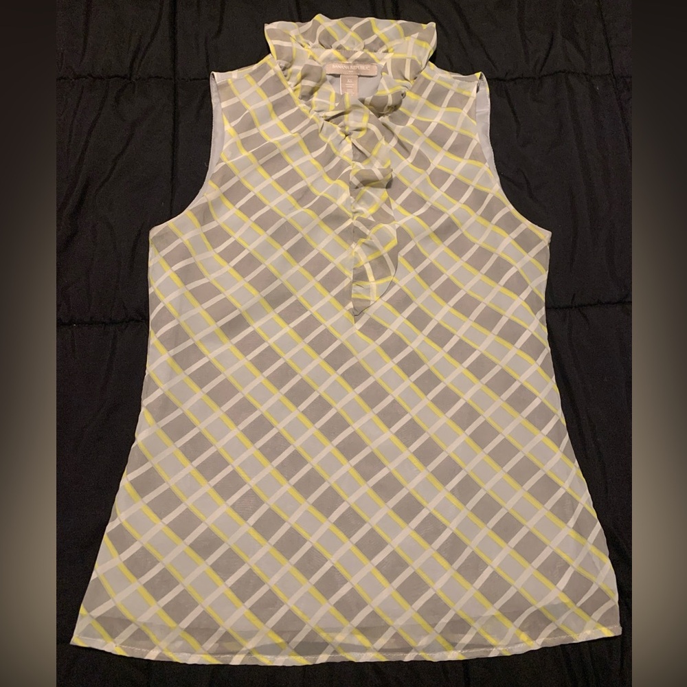 Banana Republic XS Sleeveless Blouse Ruffle Neck Gray Yellow Diamond Pattern